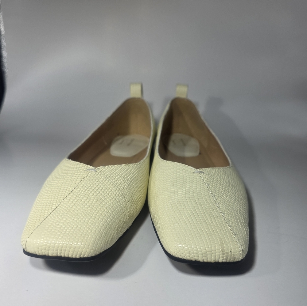 Marie Claire Magic Soft  Leather Women Flat Shoes  Size  36 US 5.5-6 - Picture 3 of 8